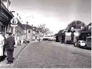 F67 Tanktransport 1965, hoek Raadhuisstraat-Zutpenseweg